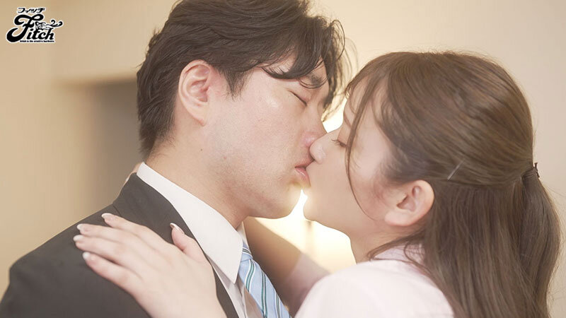 ずっと想いを寄せていた先輩に巨乳の彼女ができました… 女性経験が少ないその人の為に好きな気持ちを隠しながら私のオッパイでエッチの練習をする二人で内緒のパイズリSEX 桃園怜奈のサンプル画像4