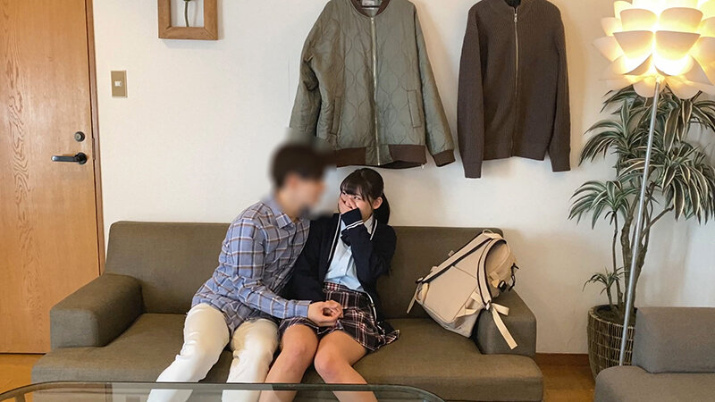 後輩・バ先の制服女子を部屋に連れ込みガチ口説き。SEXの一部始終を隠し撮りした329分。Vol.2のサンプル画像1